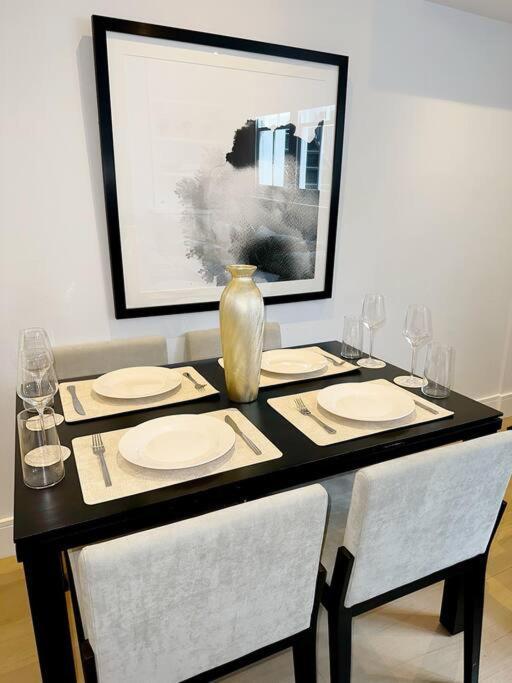 Londwell, Luxe And Leaves, Chelsea Flat With Private Garden Apartment ลอนดอน ภายนอก รูปภาพ
