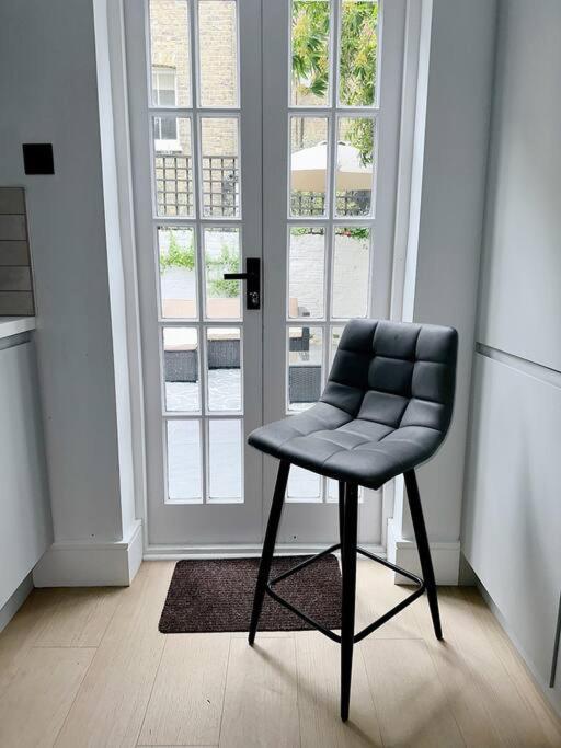 Londwell, Luxe And Leaves, Chelsea Flat With Private Garden Apartment ลอนดอน ภายนอก รูปภาพ